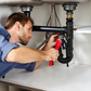 🔧 50% KORTING! 🚰 Multifunctionele gootsteensleutel – De alleskunner voor keuken en badkamer – Voor verroeste moeren, krappe plekken en standaardmaten – robuust, antislip en onmisbaar in het huishouden 🛠️