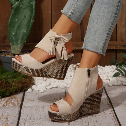 Dames sandalen met open teen en kwastjes en plateauzool