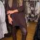 🔥Tijdelijke aanbieding - Onregelmatige losse top & effen broek tweedelige set