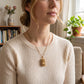 💥【LIMITED TIME 50% OFF】🔥 Vintage Tarot Medaillon Ketting | Bevat 22 Mini Rider-Waite Kaarten | Antiek Brons Filigraan | Draagbare Spiritualiteit | Uniek Cadeau