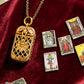 💥【LIMITED TIME 50% OFF】🔥 Vintage Tarot Medaillon Ketting | Bevat 22 Mini Rider-Waite Kaarten | Antiek Brons Filigraan | Draagbare Spiritualiteit | Uniek Cadeau